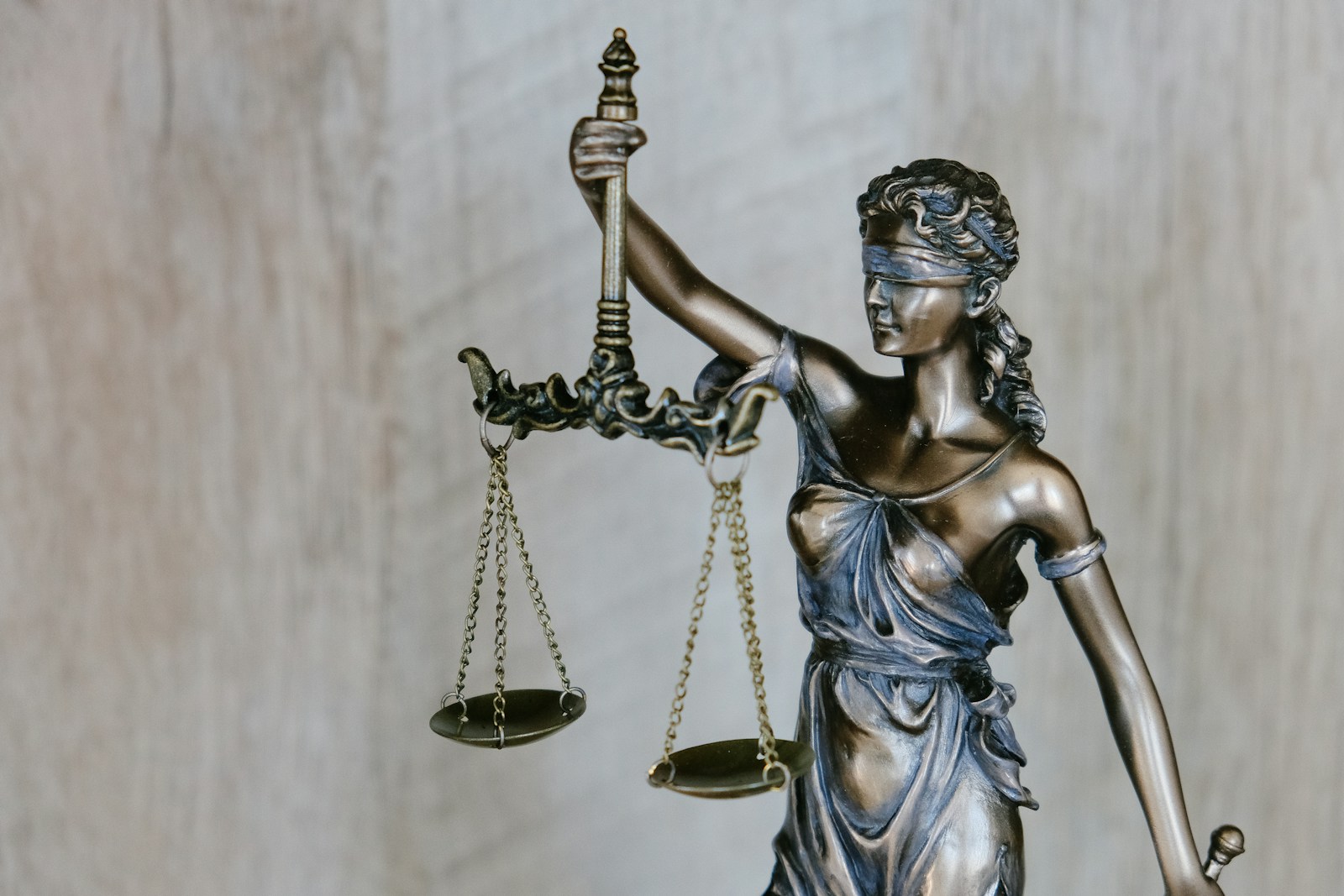 Direito do consumidor: quando procurar ajuda em cobranças, fraudes e contratos indevidos